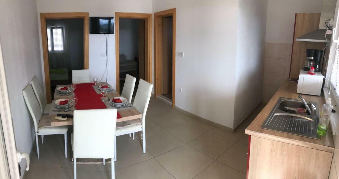Apartmani Kulas Pakostane Exterior photo