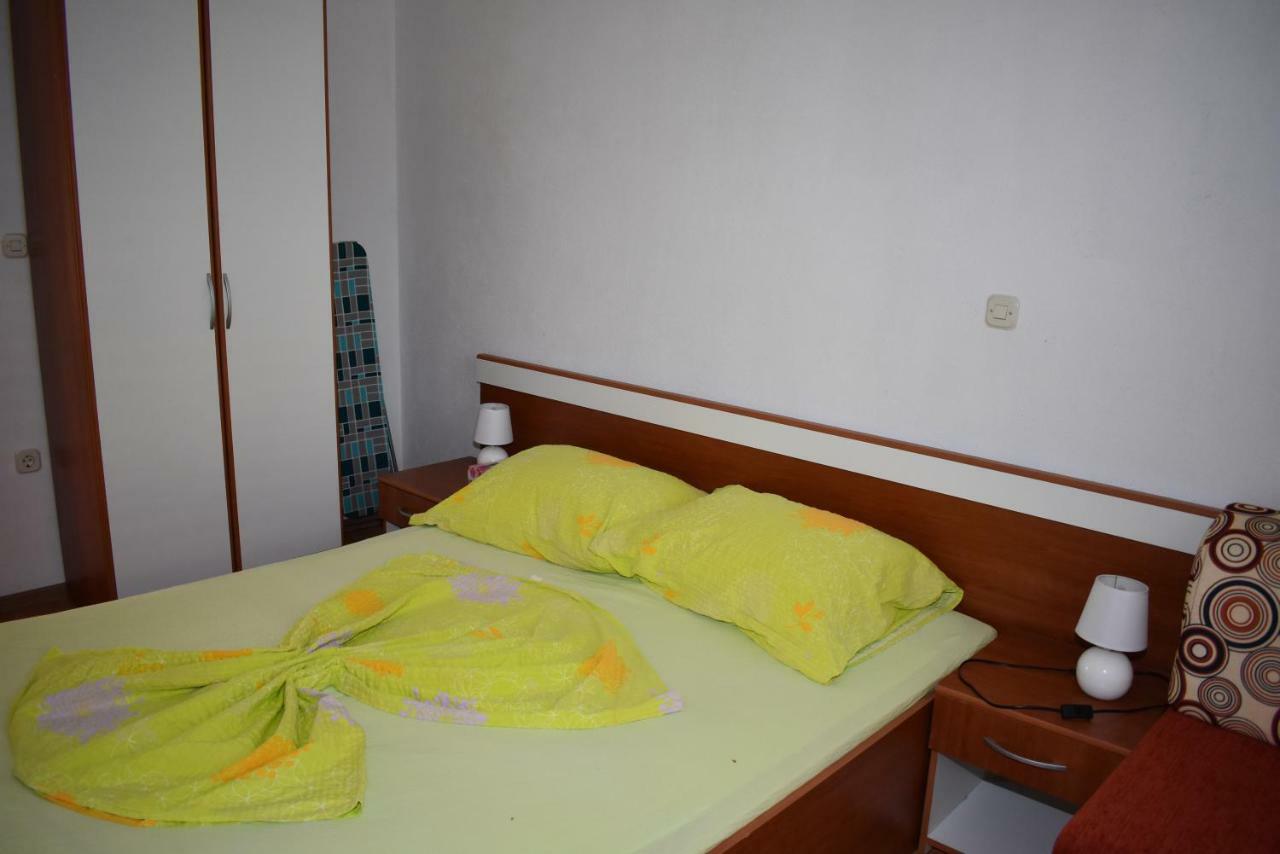 Apartmani Kulas Pakostane Exterior photo