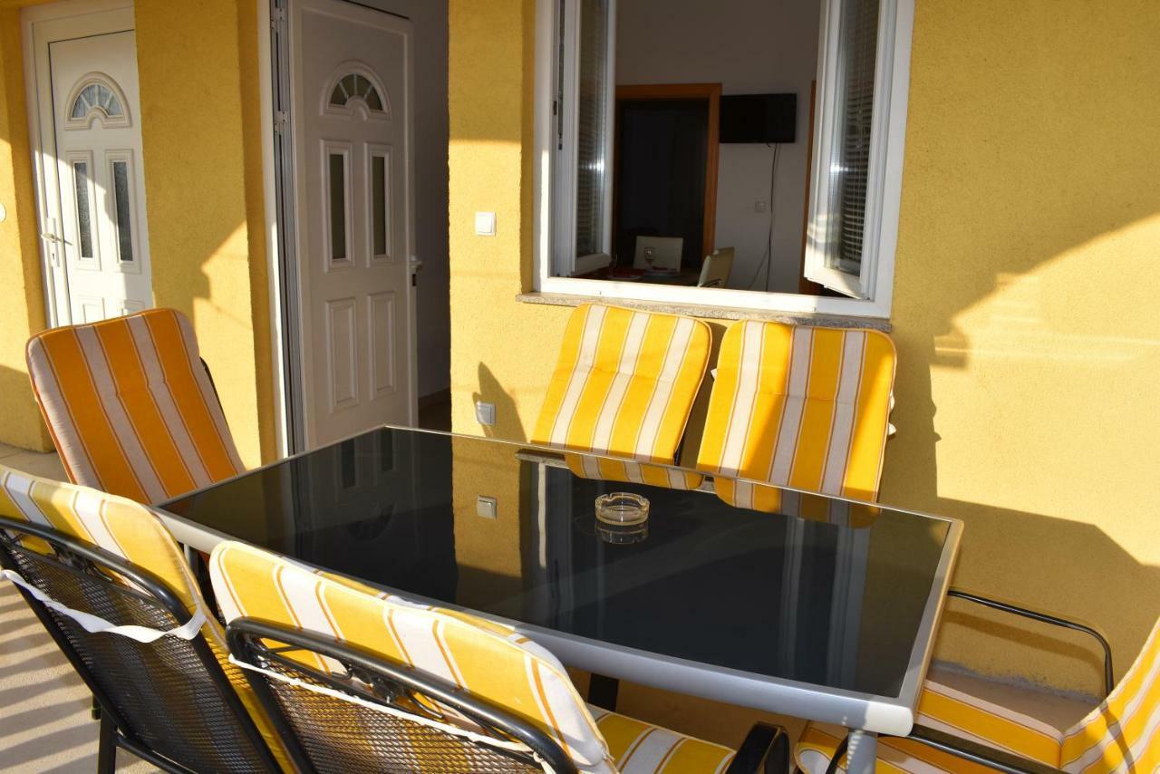 Apartmani Kulas Pakostane Exterior photo