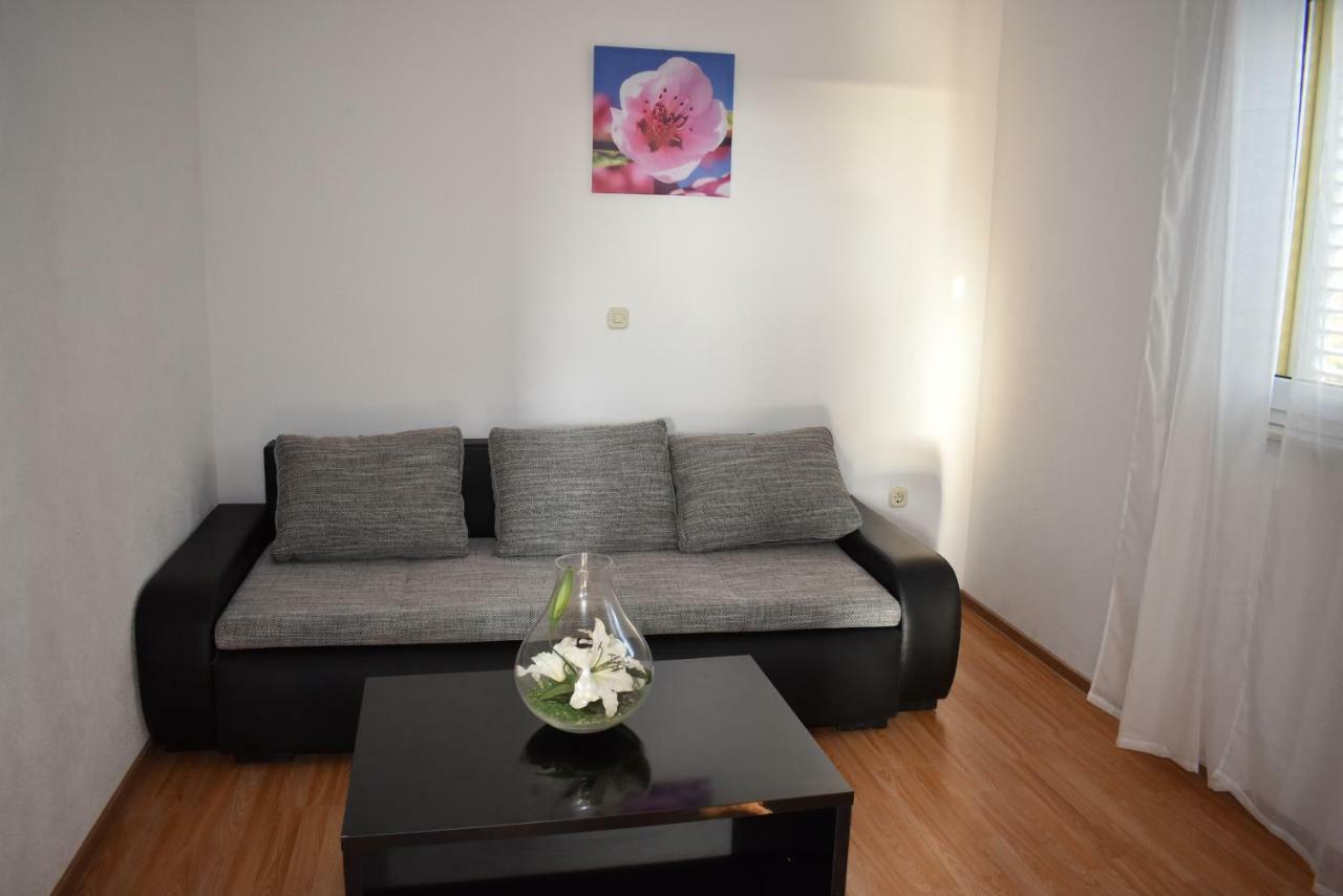 Apartmani Kulas Pakostane Exterior photo