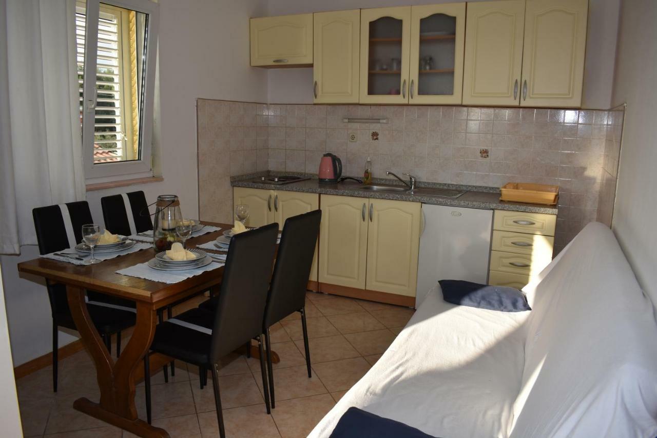 Apartmani Kulas Pakostane Exterior photo
